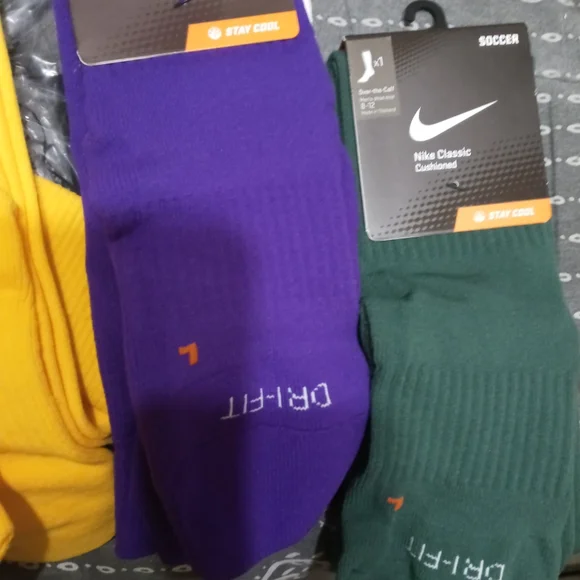 10 pr. Of soccer socks numerous colors